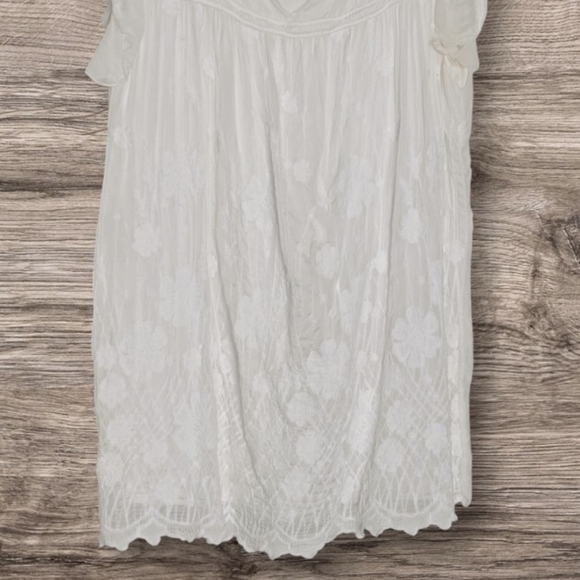 Women's (Medium) White Lightweight Embroidered Boho Lined Sleeveless Blouse - Picture 7 of 16
